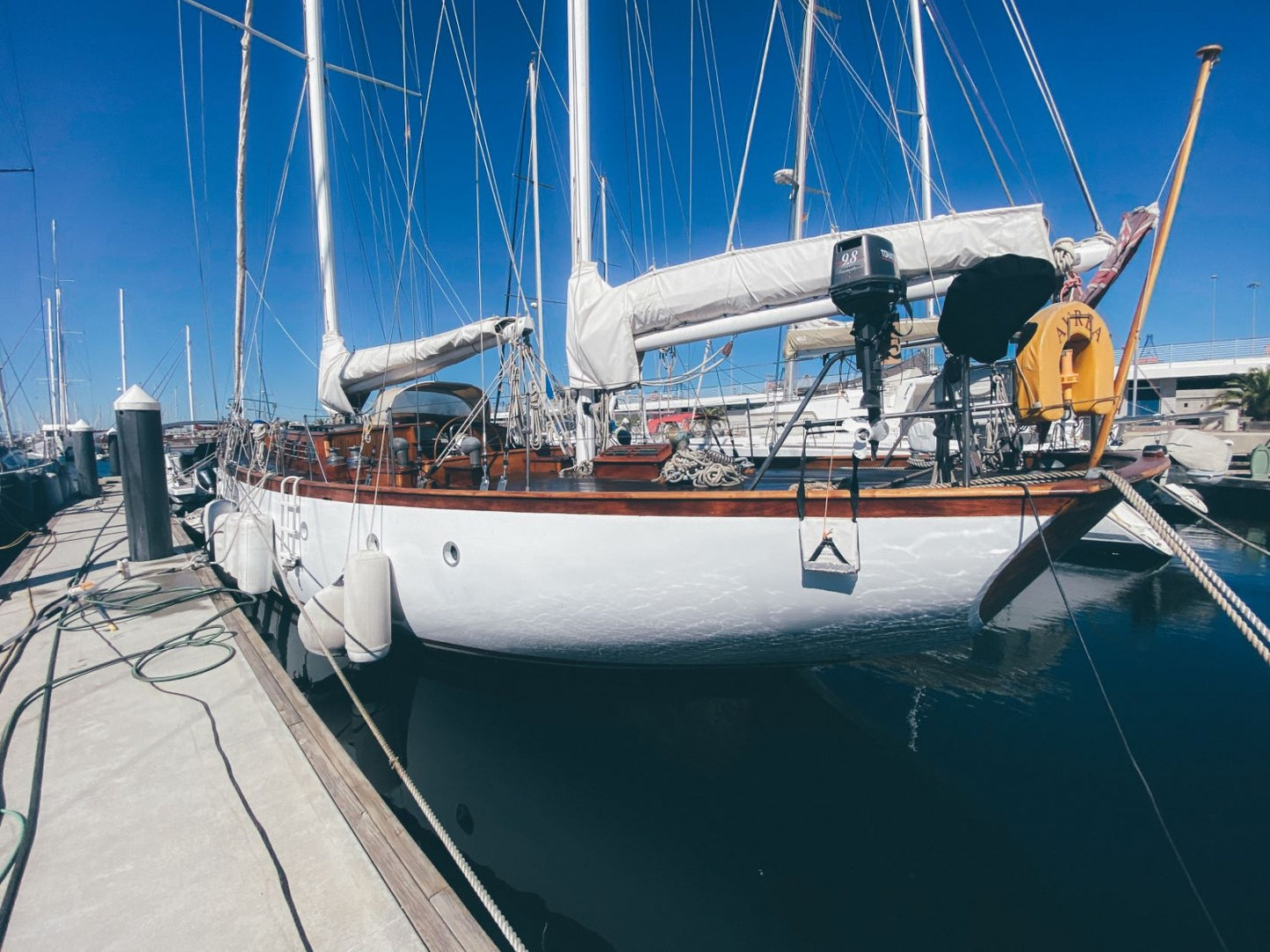 Avrea ketch 73