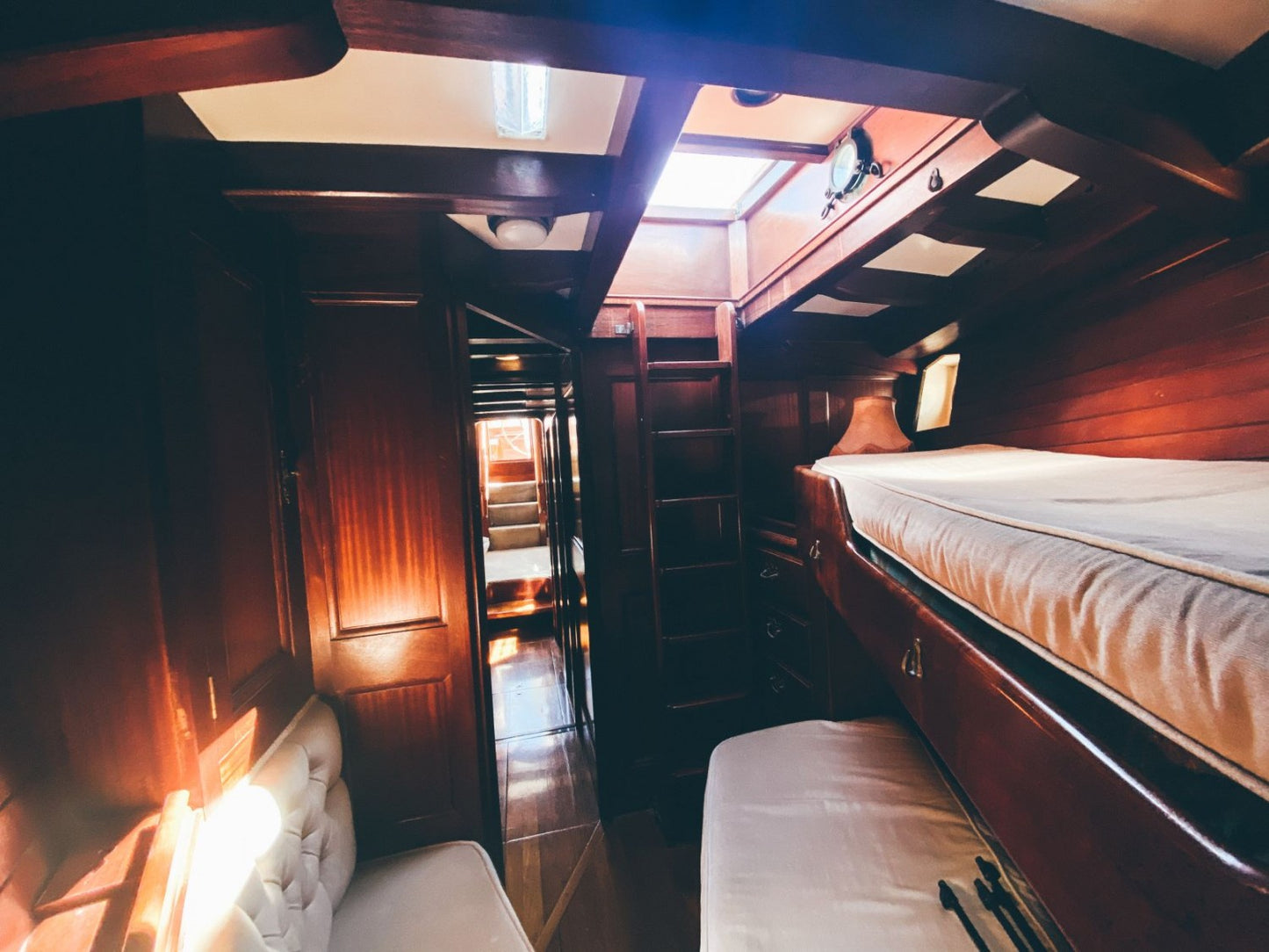 Avrea ketch 73