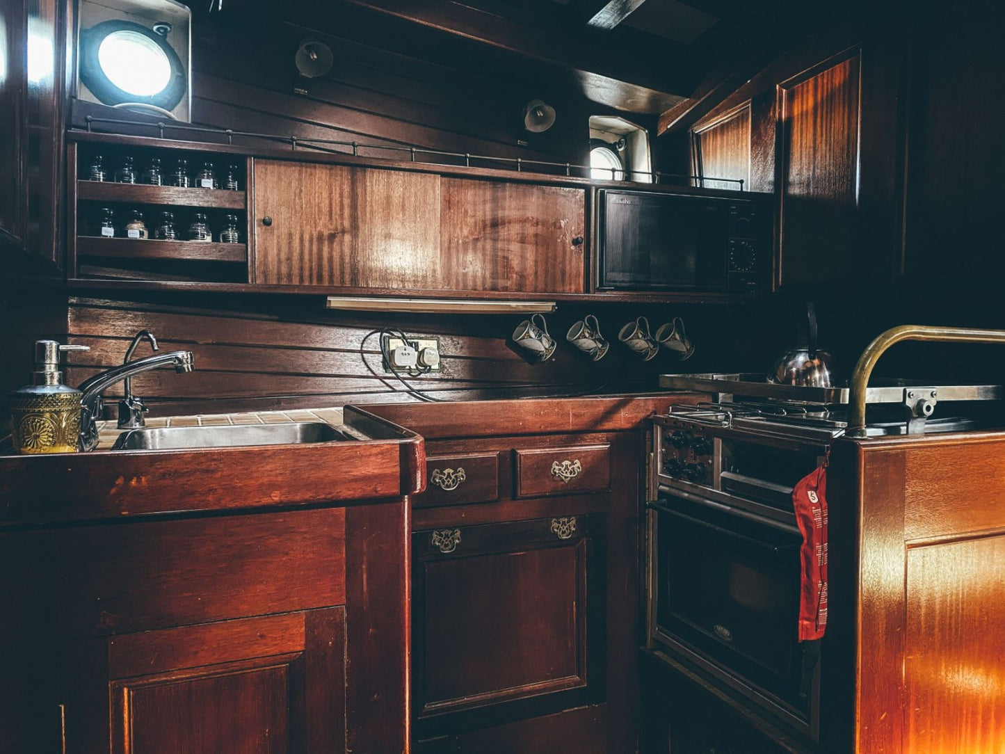 Avrea ketch 73