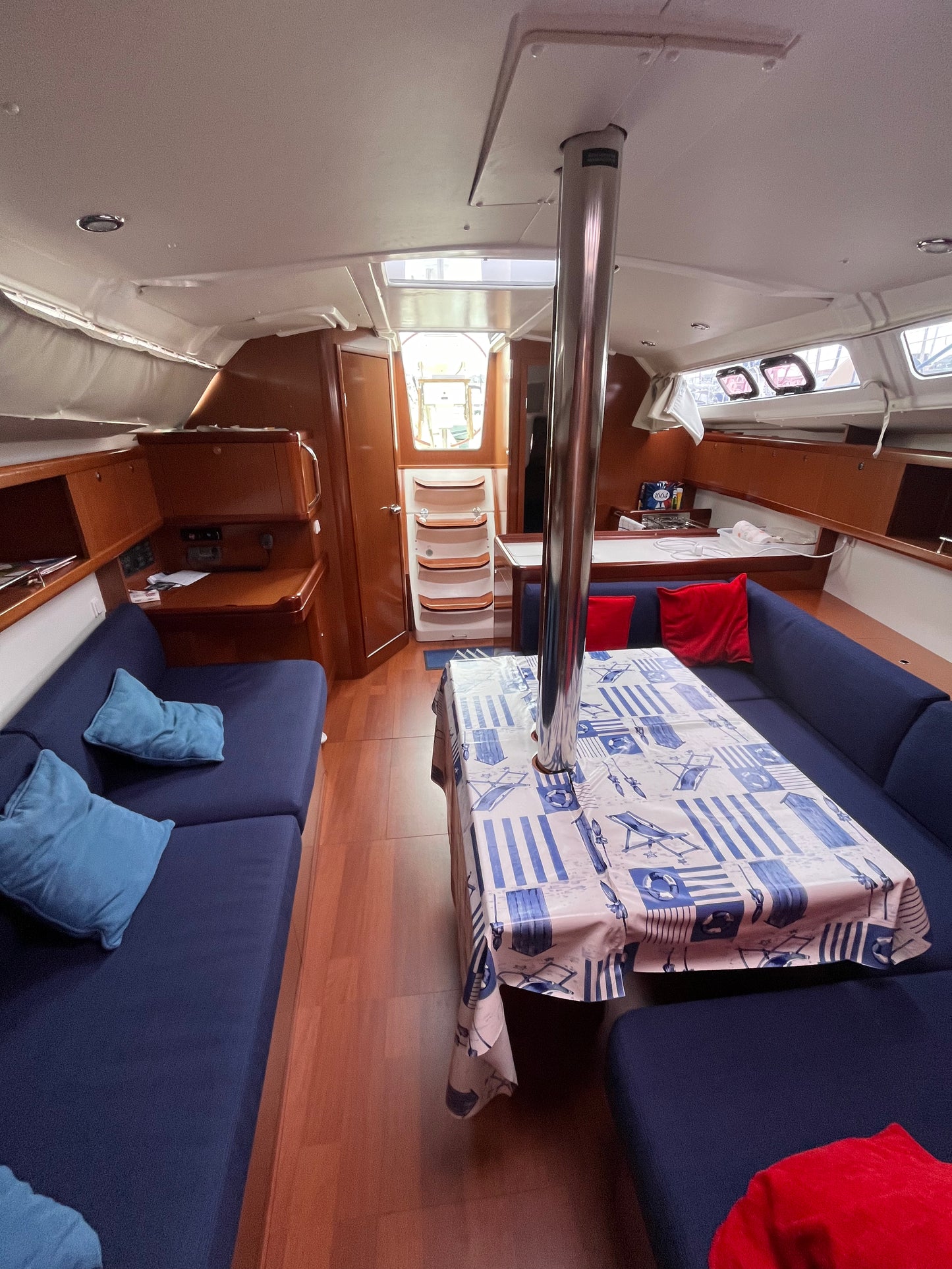 Beneteau Oceanis 37