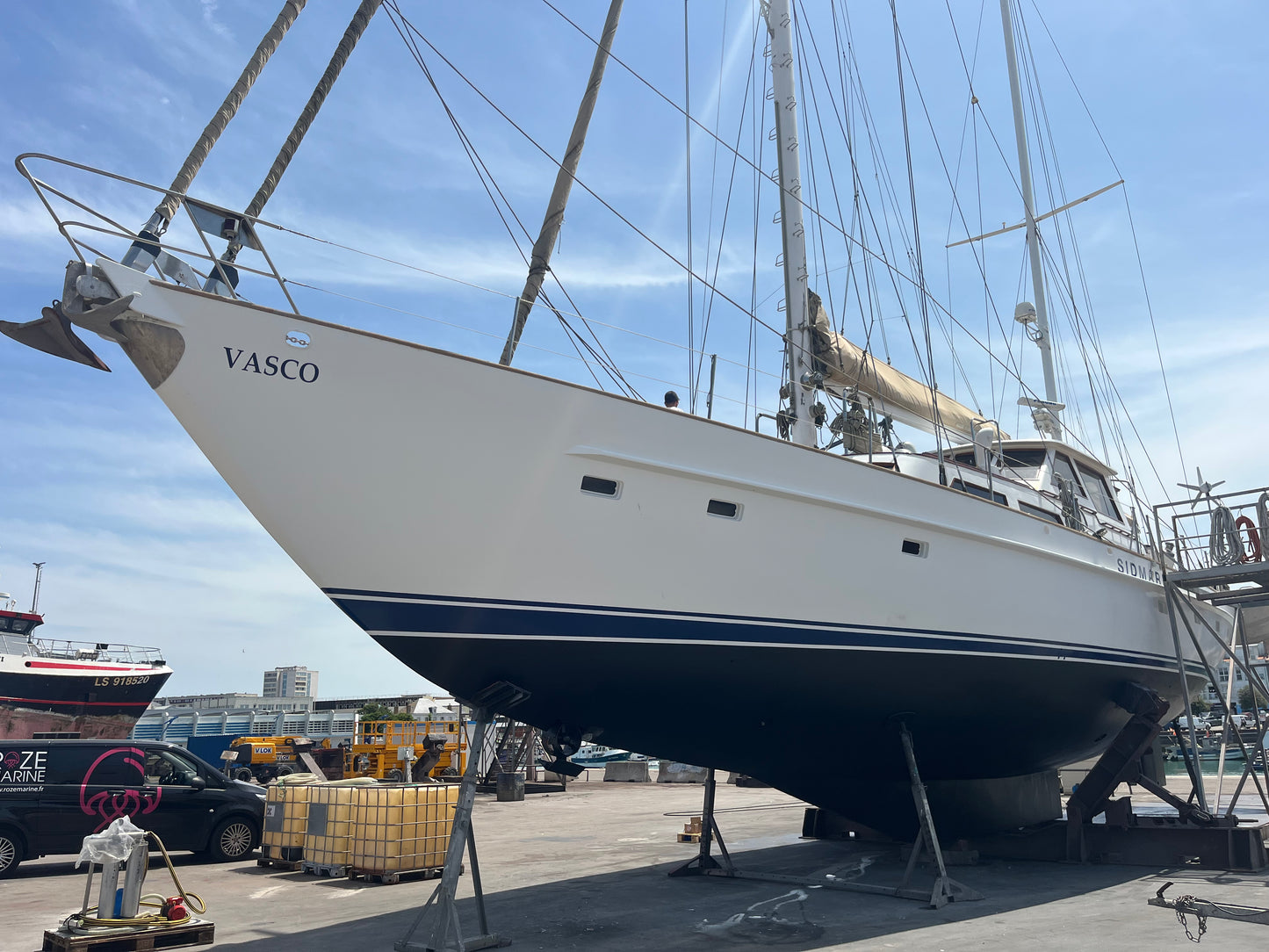 Palmer & Johnson Ketch 76