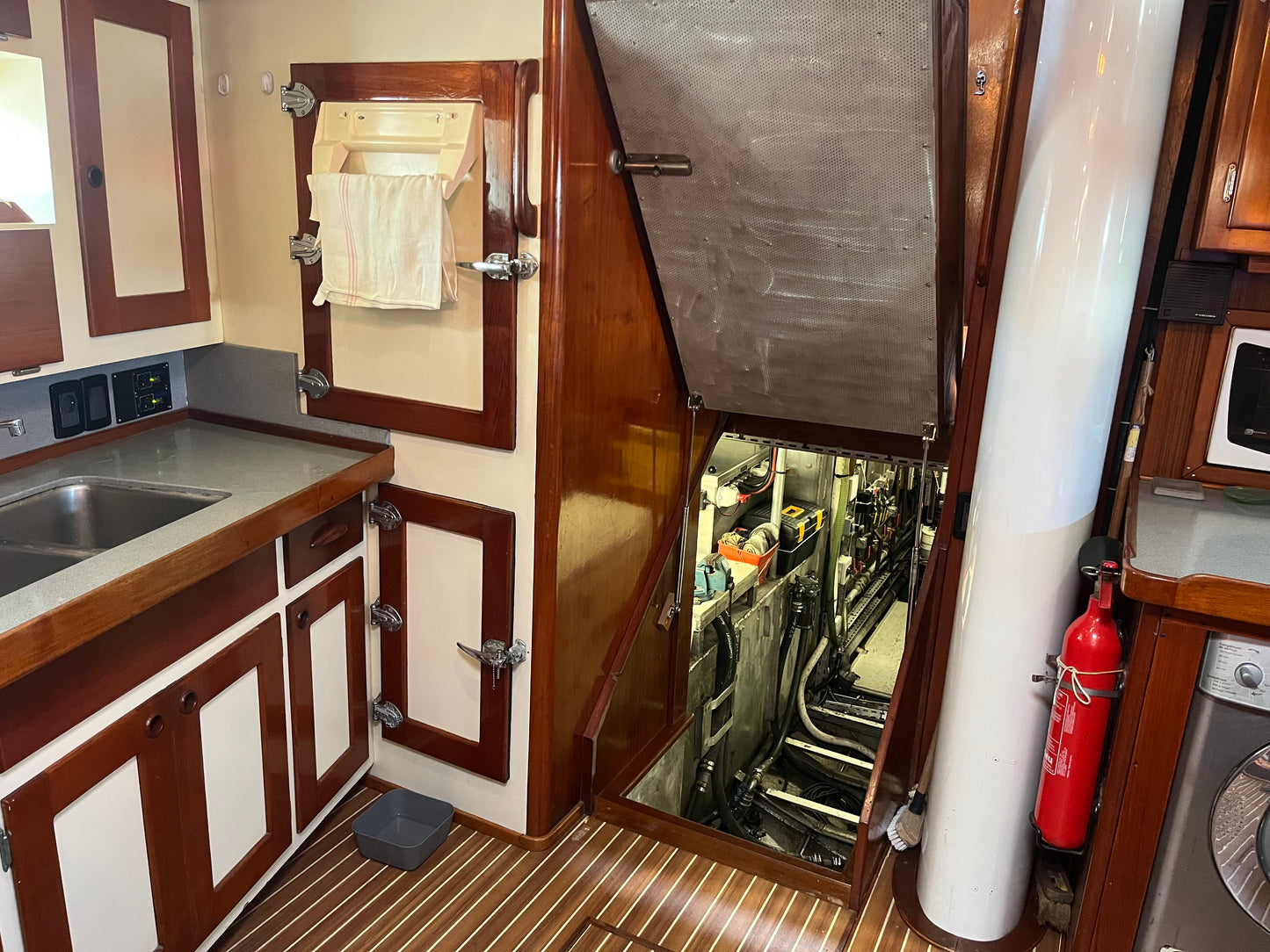 Palmer & Johnson Ketch 76