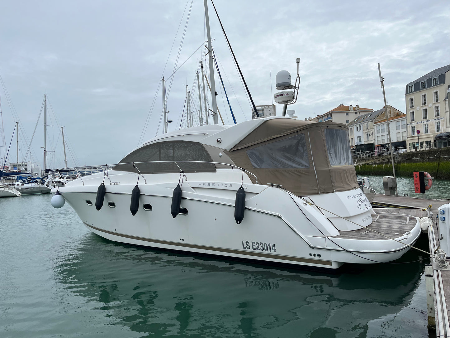 Prestige 42S