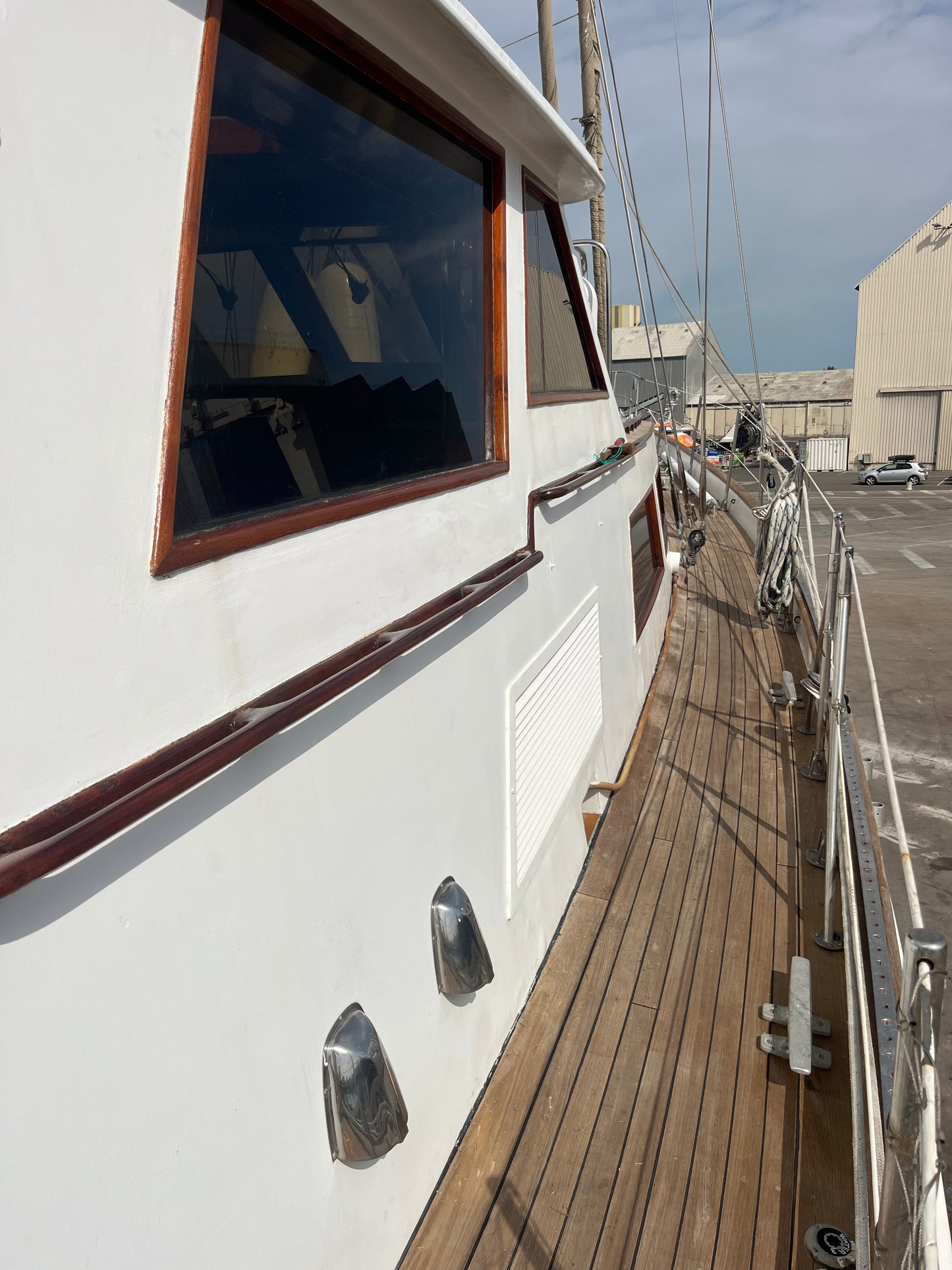Palmer & Johnson Ketch 76