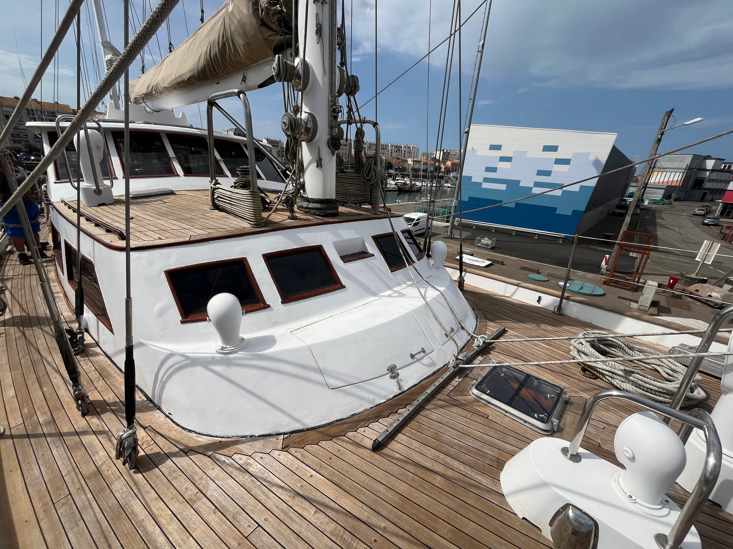 Palmer & Johnson Ketch 76
