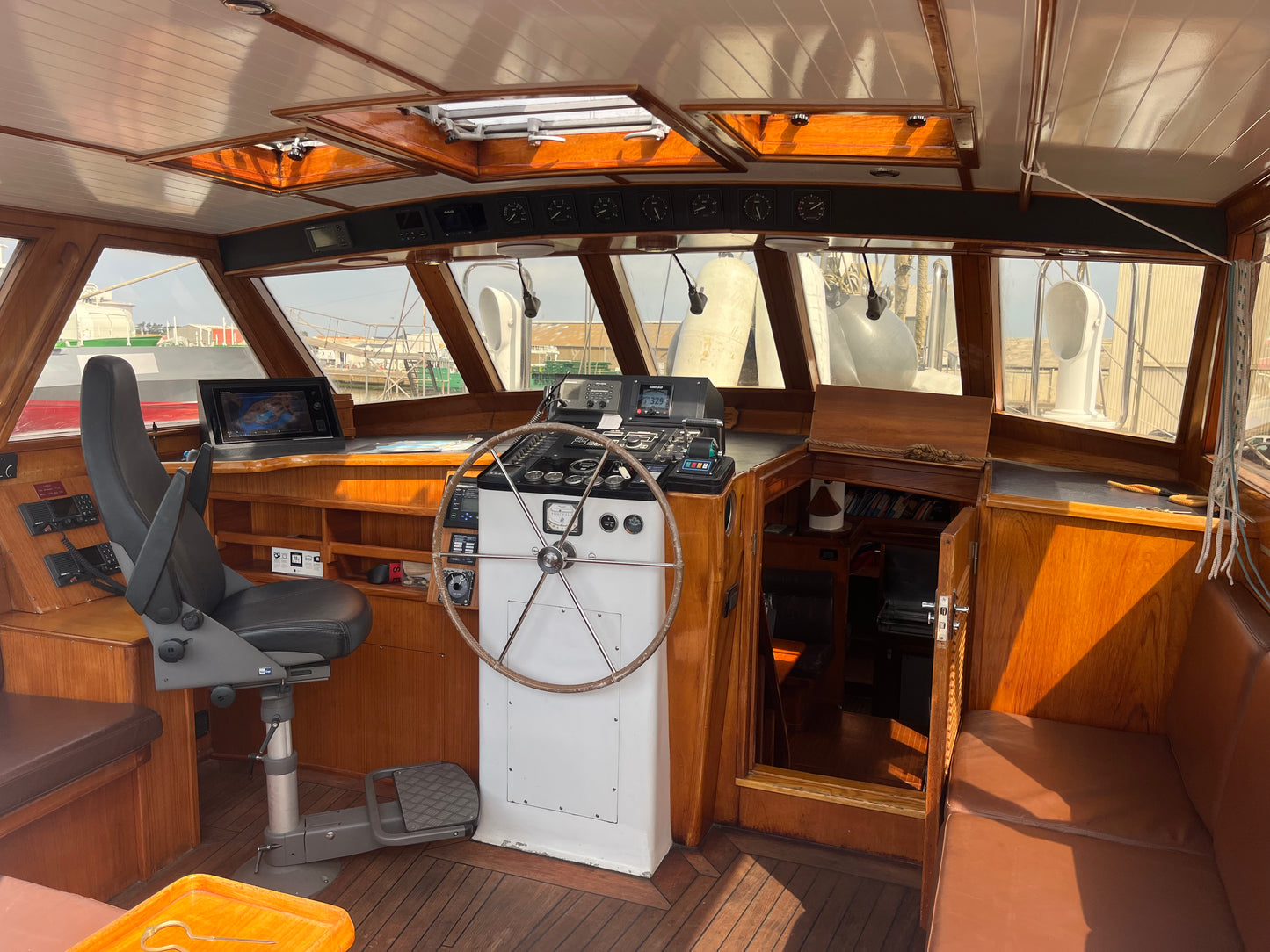 Palmer & Johnson Ketch 76